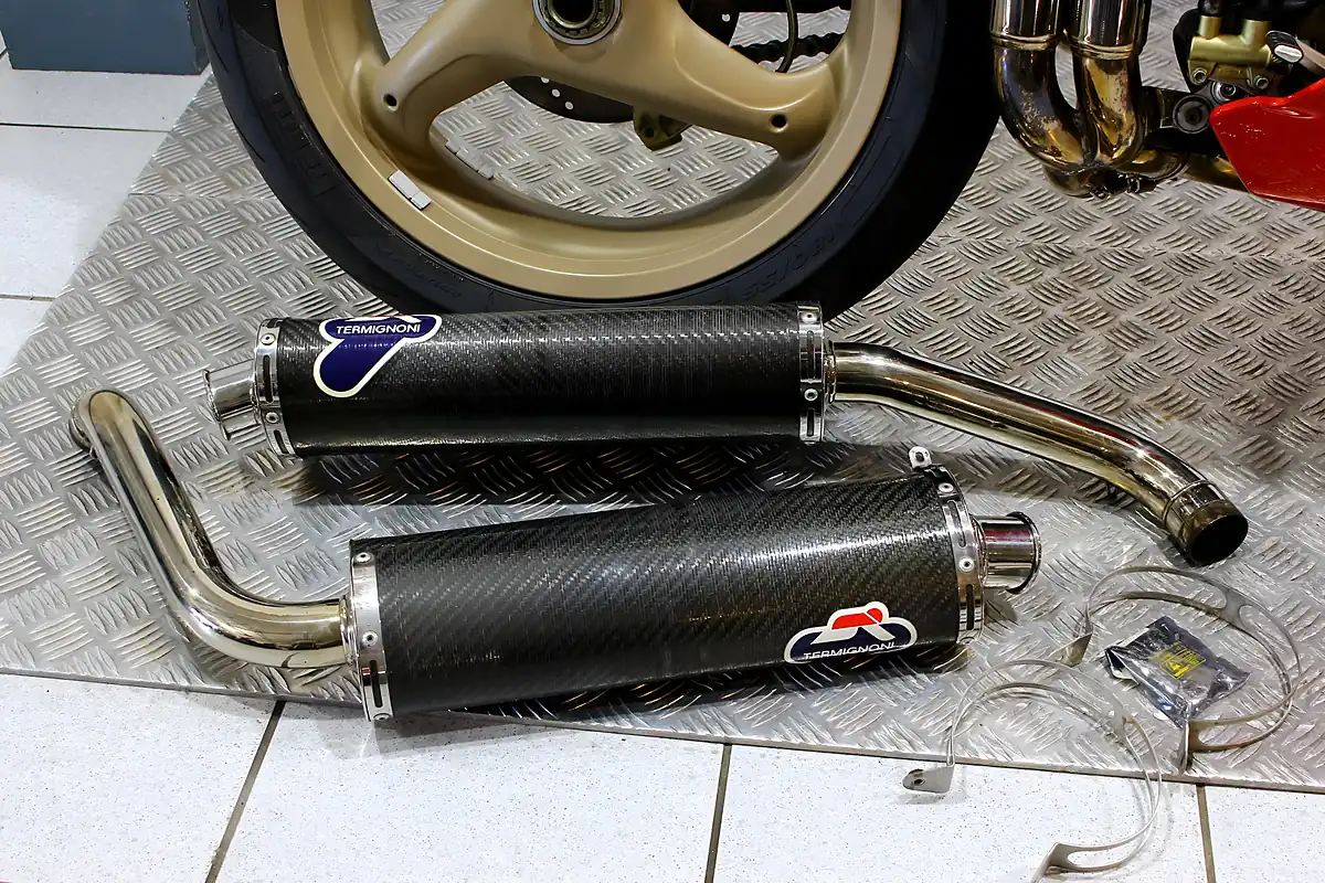 Used 1998 Ducati 916 Biposto Red - Interior and Exterior details 3