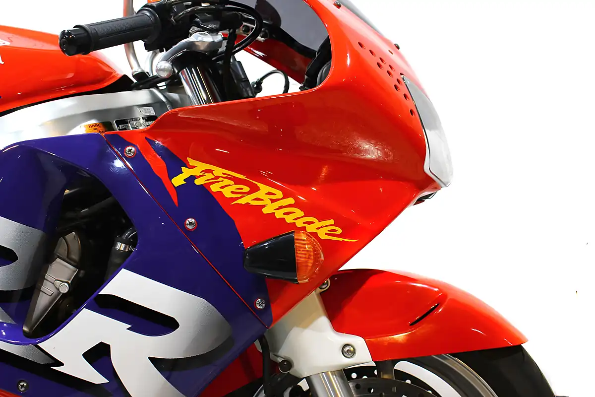 Used 1998 Honda CBR900RR Fireblade Red - Interior and Exterior details 3