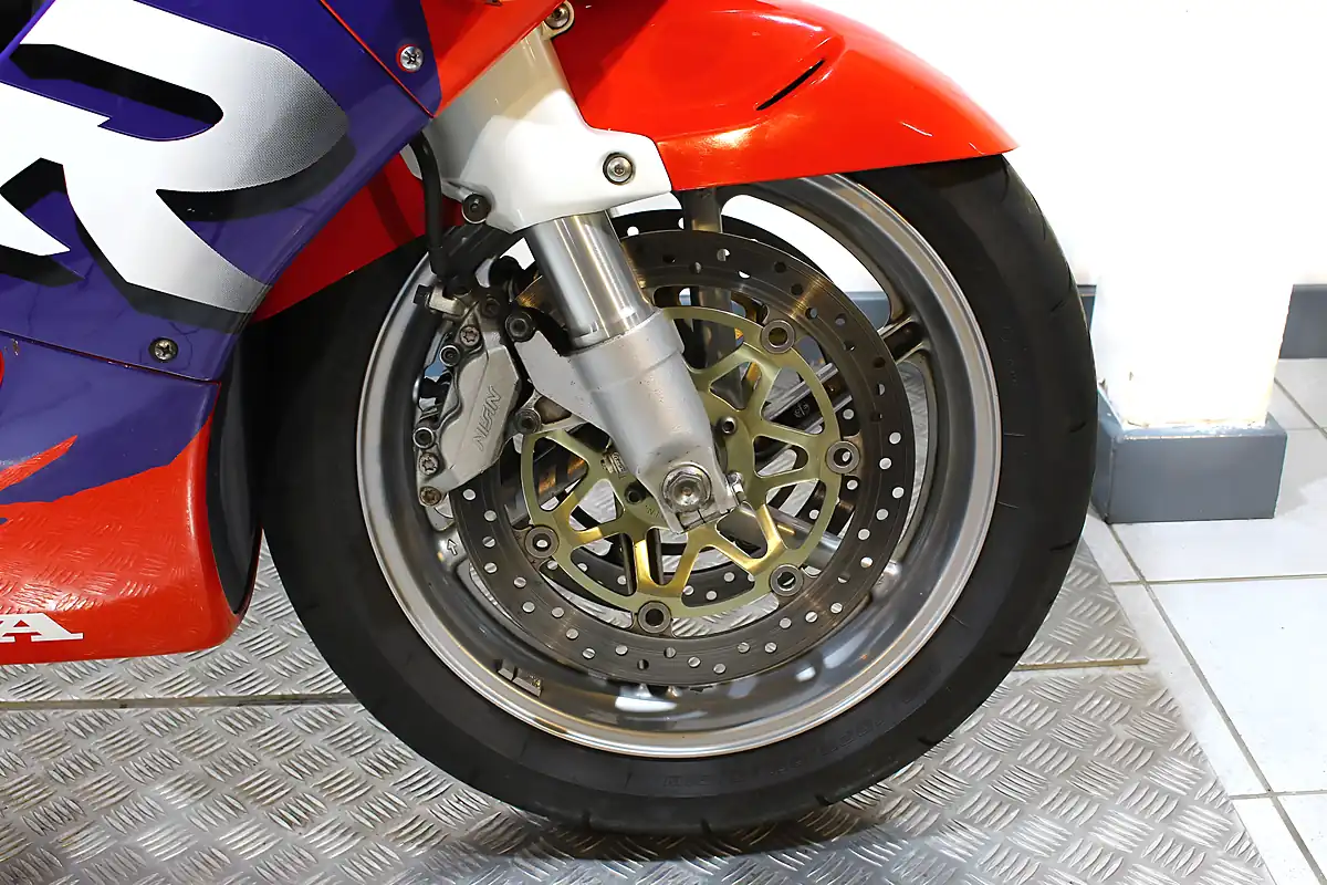 Used 1998 Honda CBR900RR Fireblade Red - Interior and Exterior details 4