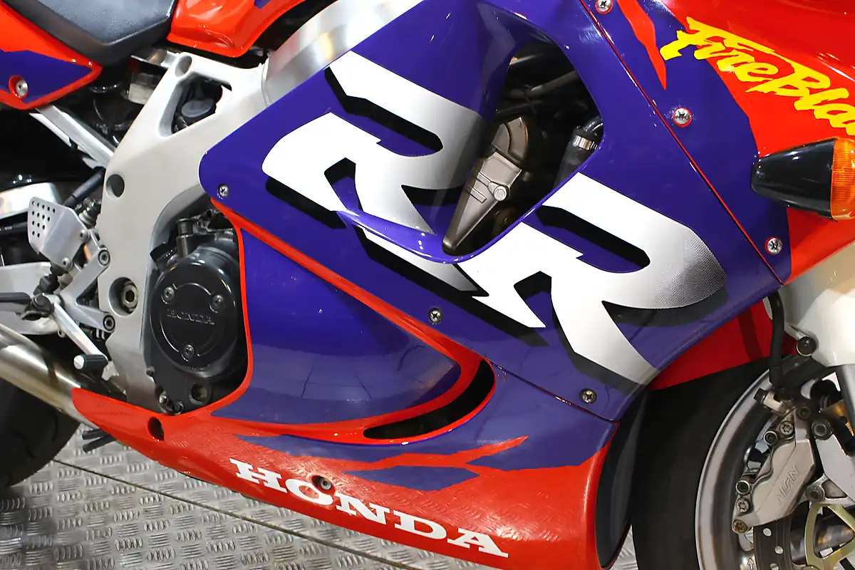 Used 1998 Honda CBR900RR Fireblade Red - Interior and Exterior details 5