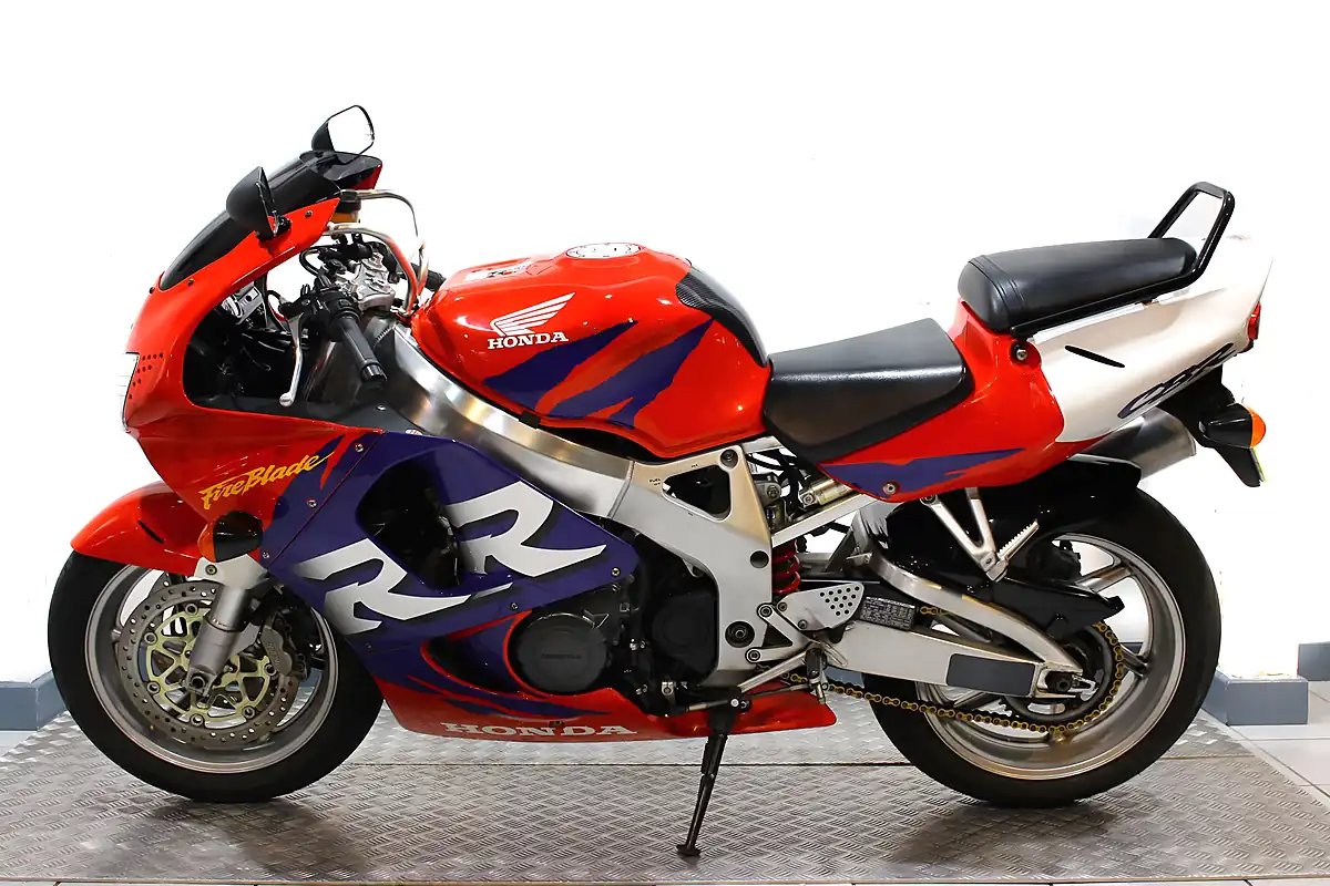 Used 1998 Honda CBR900RR Fireblade Red - Interior and Exterior details 8