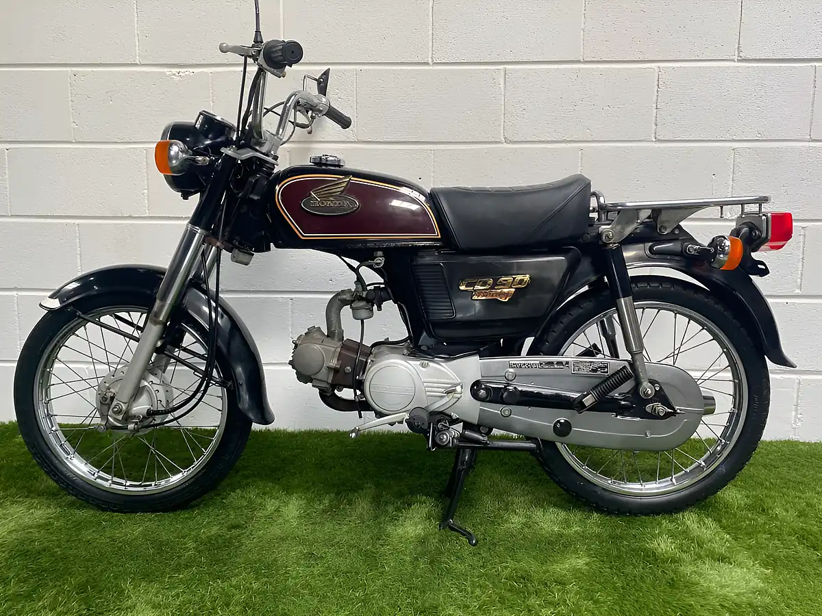 Used 1998 Honda cd90 Benly Black Maroon - Interior and Exterior details 11