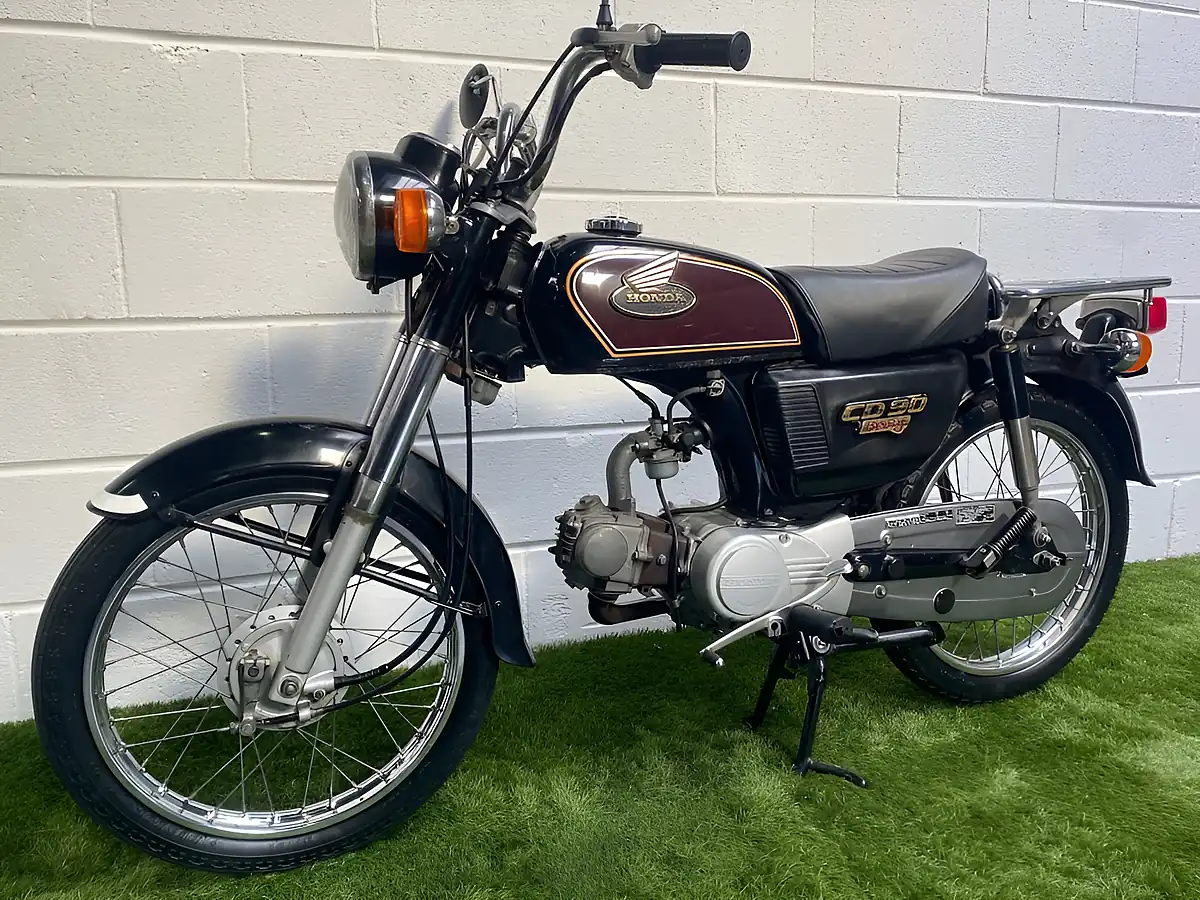 Used 1998 Honda cd90 Benly Black Maroon - Interior and Exterior details 5