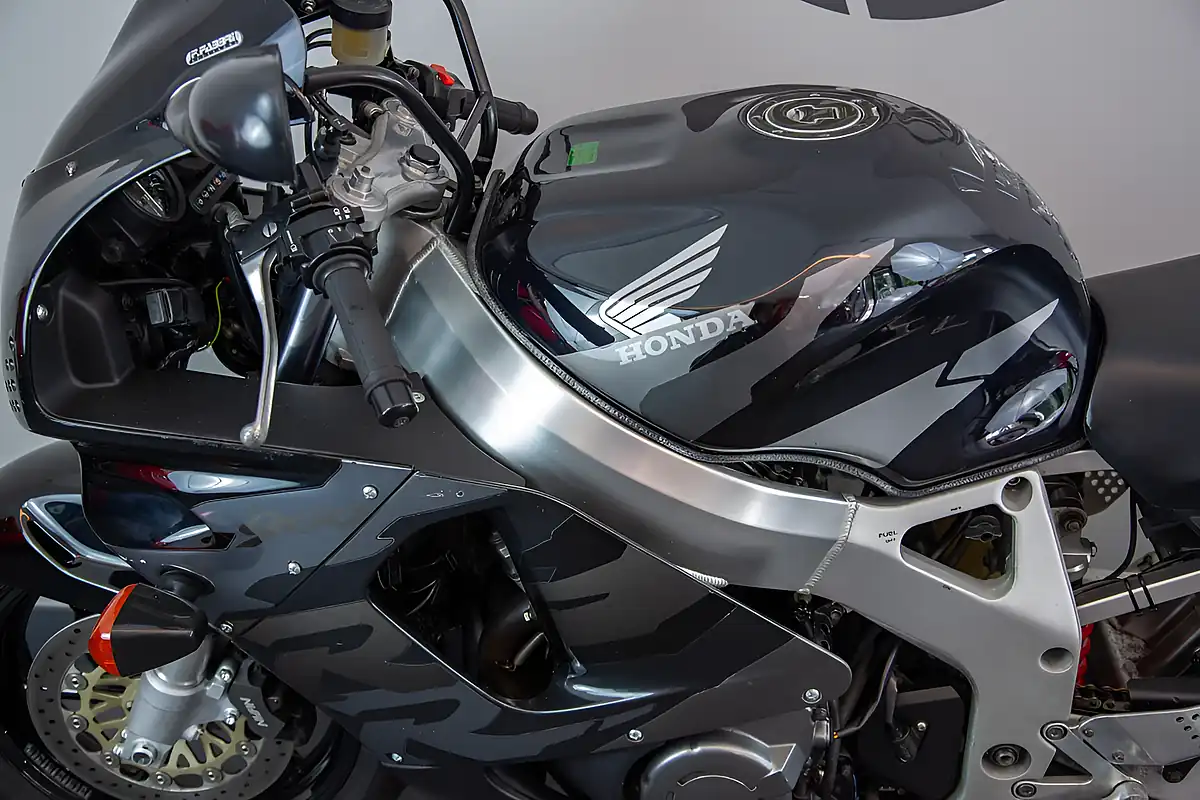 Used 1998 Honda Fireblade Rrv Black - Interior and Exterior details 11