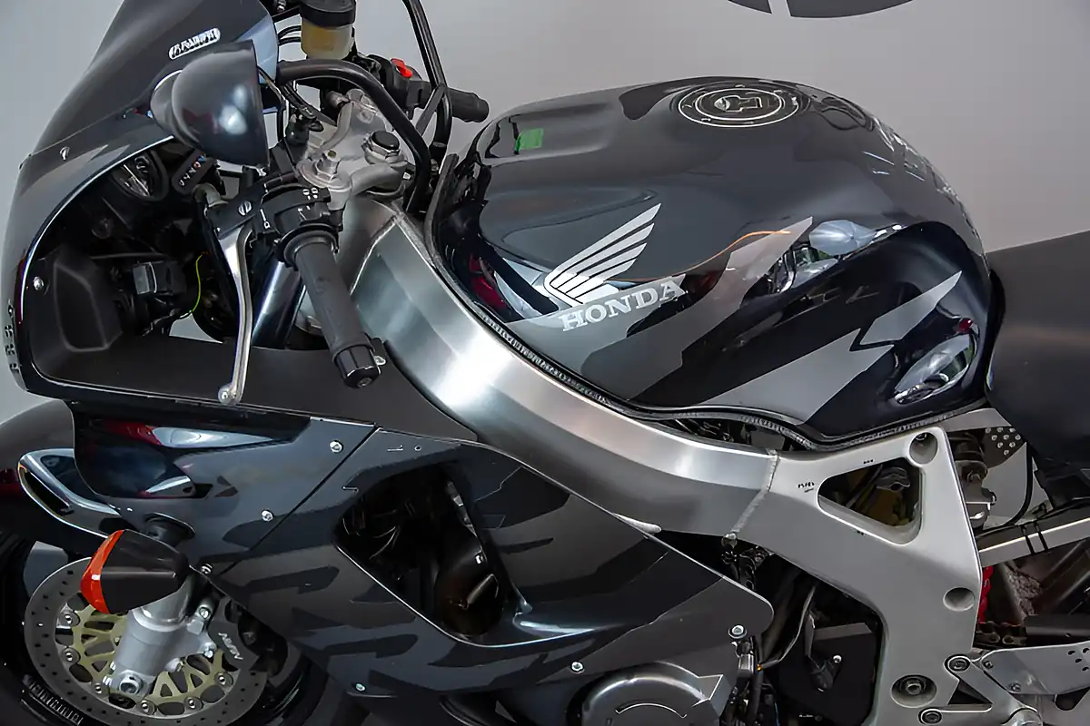 Used 1998 Honda Fireblade Rrv Black - Interior and Exterior details 12