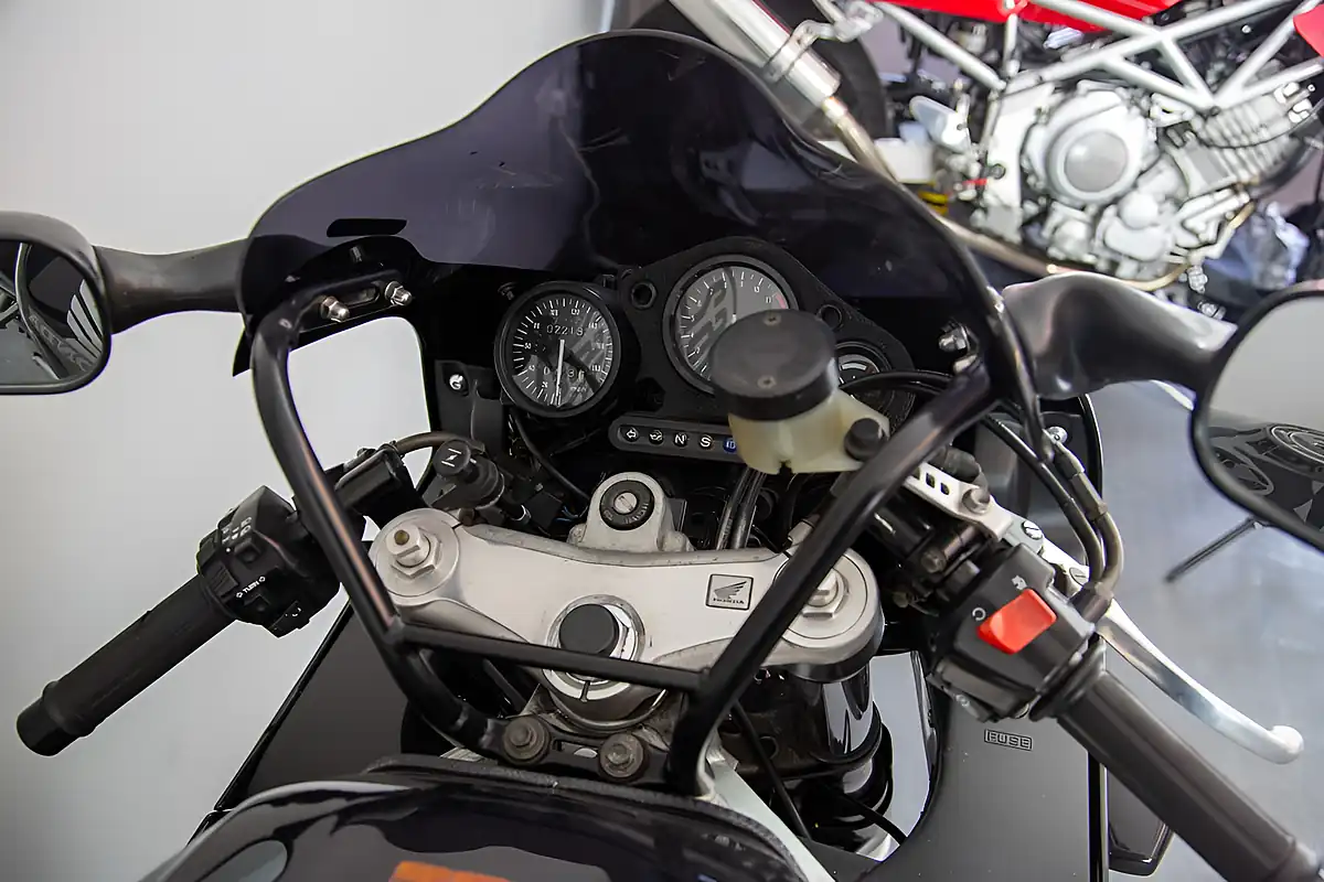 Used 1998 Honda Fireblade Rrv Black - Interior and Exterior details 7