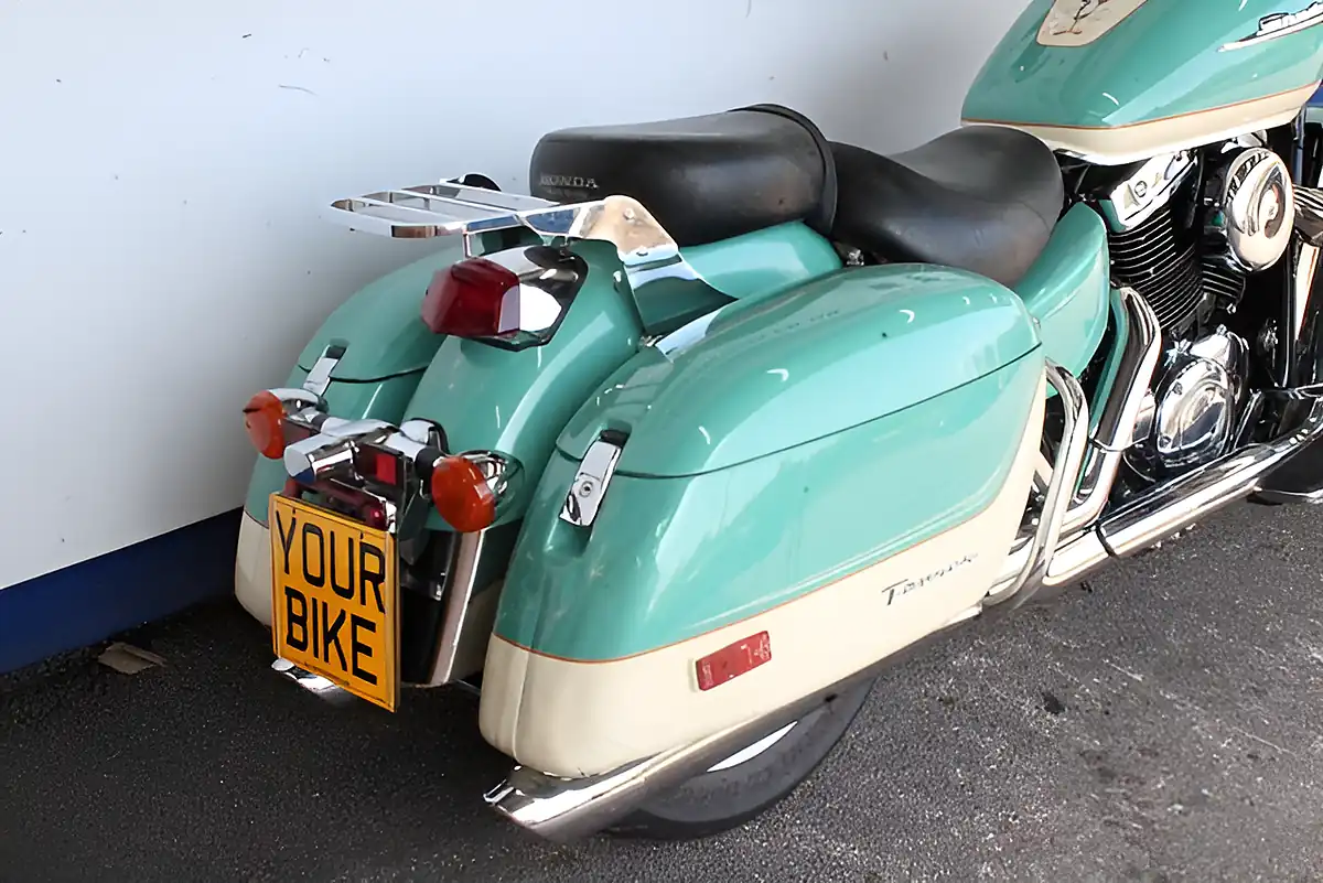 Used 1998 Honda VT1100 Green - Interior and Exterior details 8