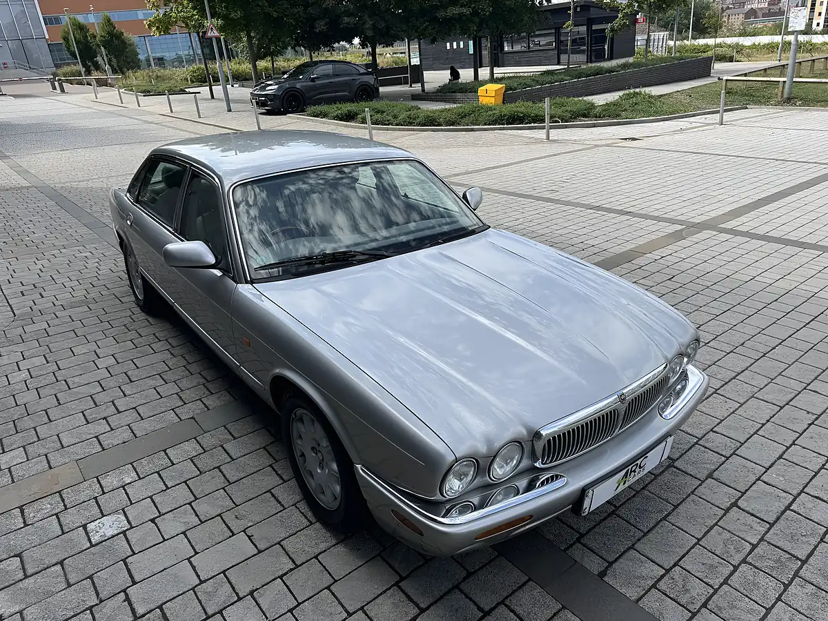 Used 1998 Jaguar XJ8 Lwb Silver - Interior and Exterior details 10