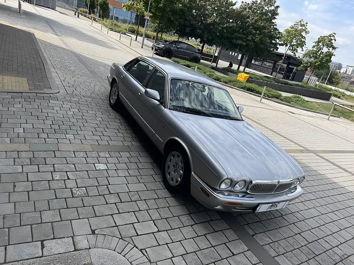 Used 1998 Jaguar XJ8 Lwb Silver - Interior and Exterior details 11