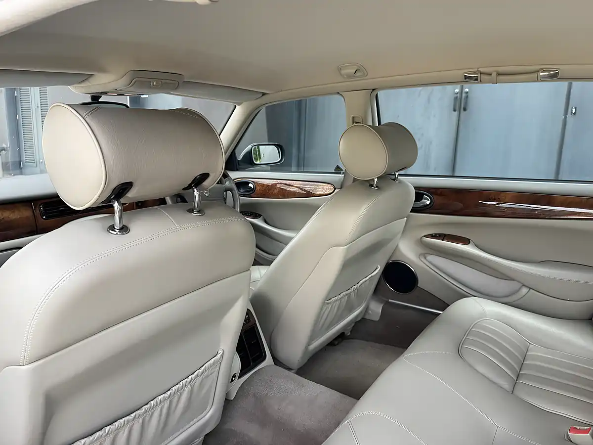 Used 1998 Jaguar XJ8 Lwb Silver - Interior and Exterior details 16