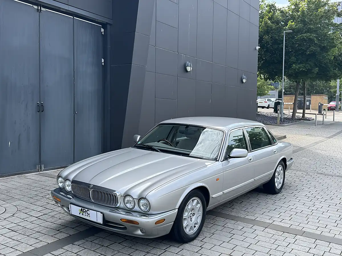 Used 1998 Jaguar XJ8 Lwb Silver - Interior and Exterior details 3