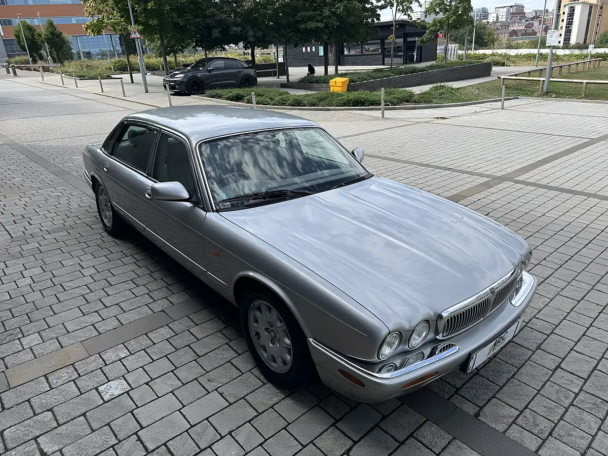 Used 1998 Jaguar XJ8 Lwb Silver - Interior and Exterior details 5