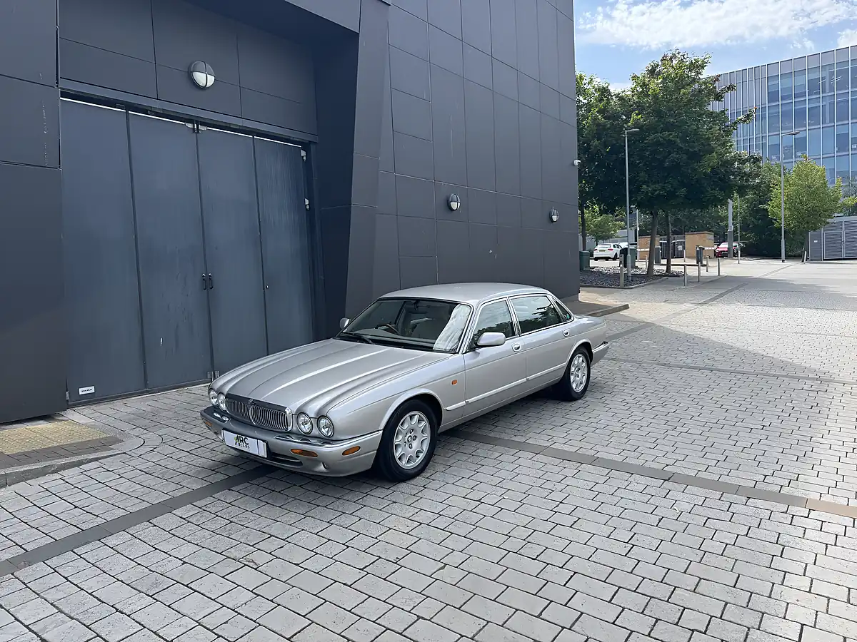 Used 1998 Jaguar XJ8 Lwb Silver - Interior and Exterior details 7