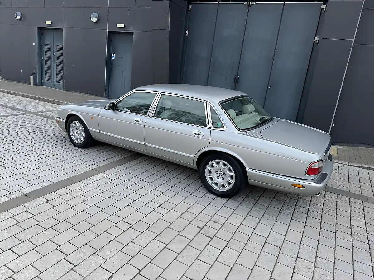 Used 1998 Jaguar XJ8 Lwb Silver - Interior and Exterior details 8