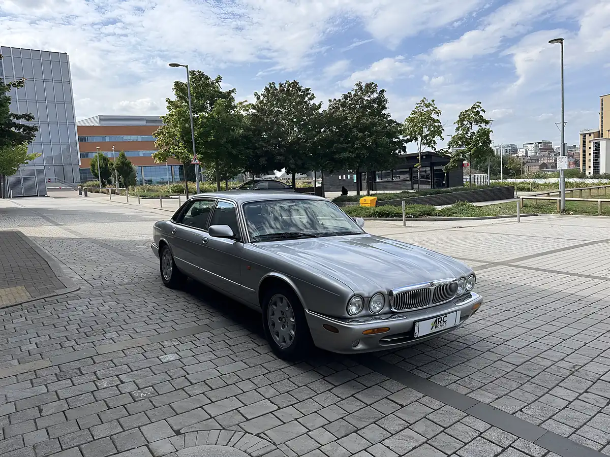 Used 1998 Jaguar XJ8 Lwb Silver - Interior and Exterior details 9