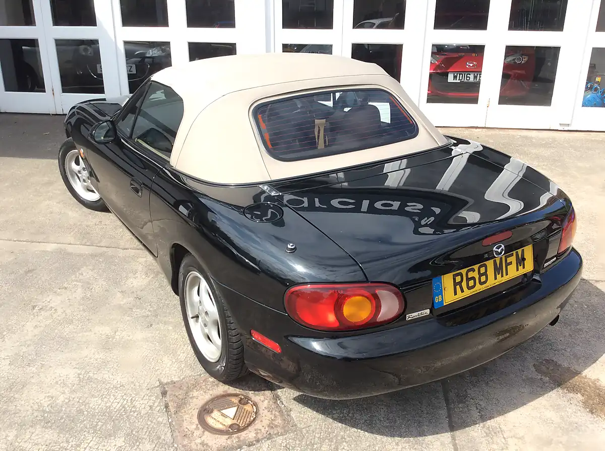 Used 1998 Mazda MX-5 Vs Black - Interior and Exterior details 13
