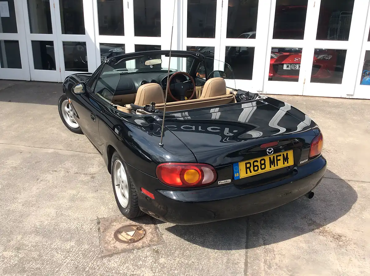 Used 1998 Mazda MX-5 Vs Black - Interior and Exterior details 8