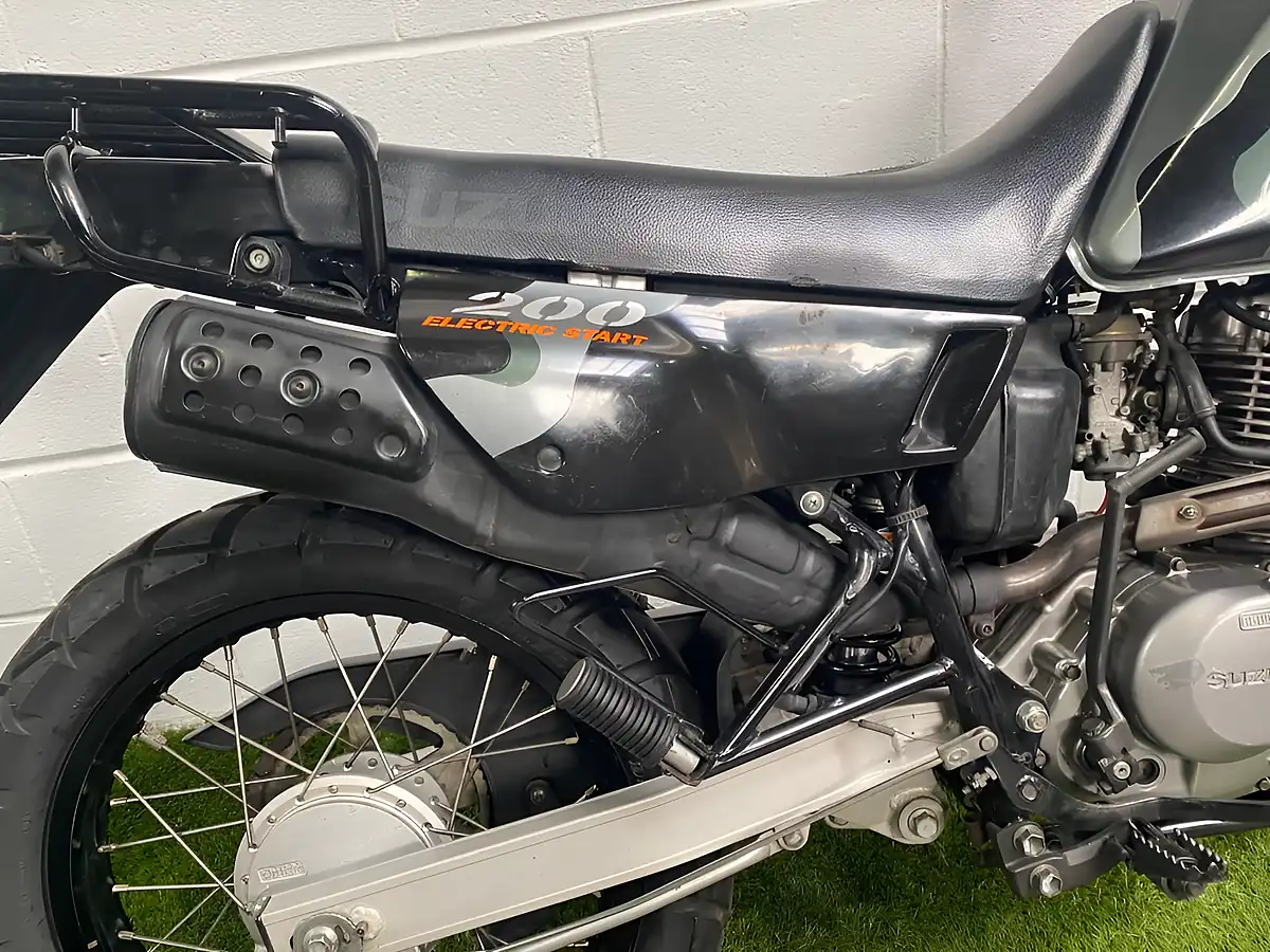 Used 1998 Suzuki df200e Grey - Interior and Exterior details 15