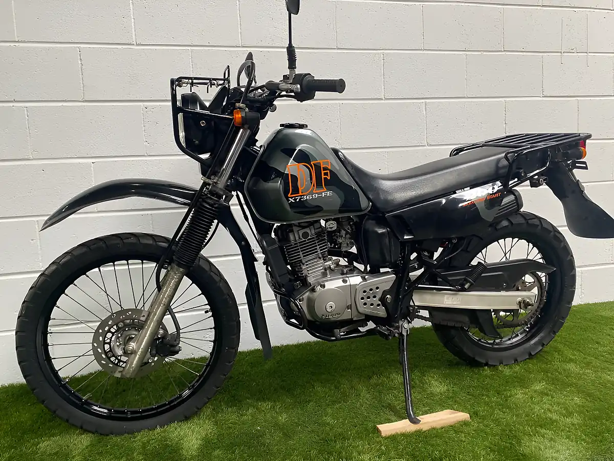 Used 1998 Suzuki df200e Grey - Interior and Exterior details 5
