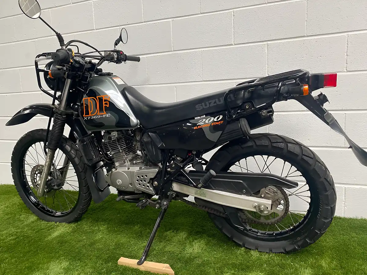 Used 1998 Suzuki df200e Grey - Interior and Exterior details 9