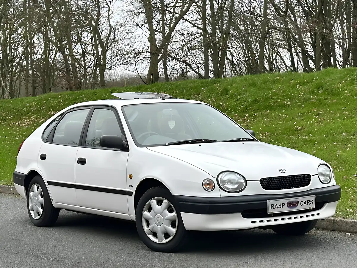 Used 1998 Toyota Corolla Sportif White - Front View