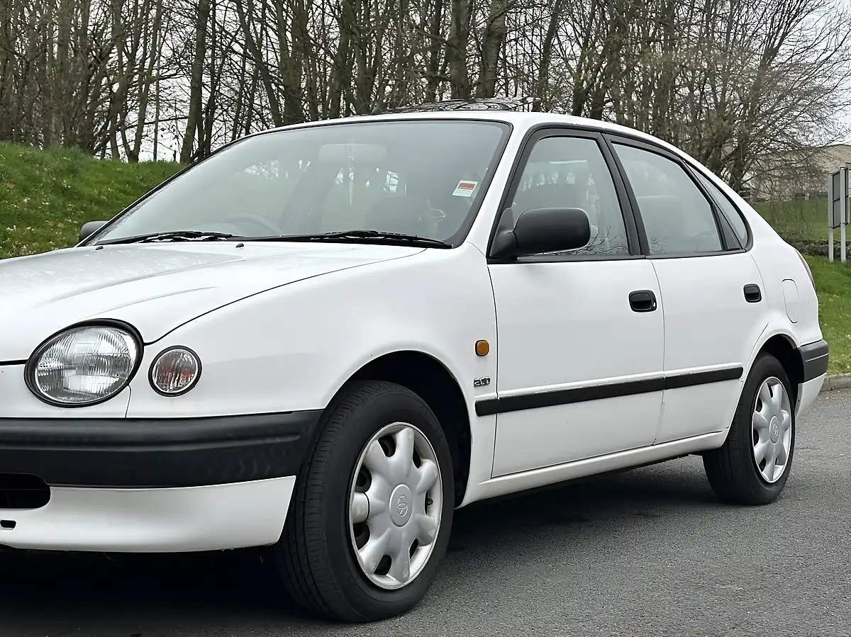 Used 1998 Toyota Corolla Sportif White - Interior and Exterior details 14
