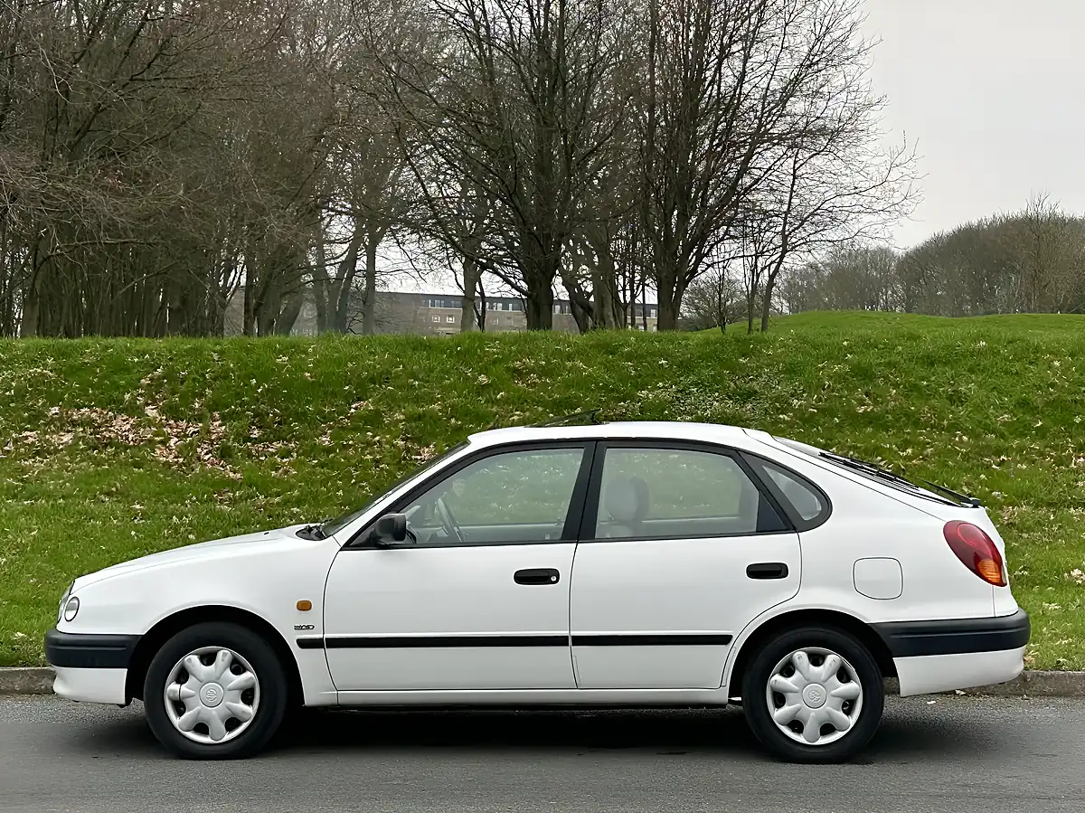Used 1998 Toyota Corolla Sportif White - Interior and Exterior details 15