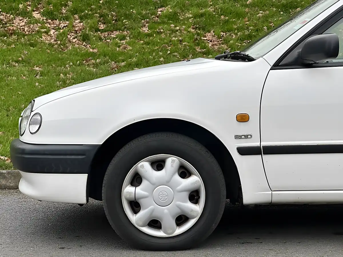 Used 1998 Toyota Corolla Sportif White - Interior and Exterior details 16