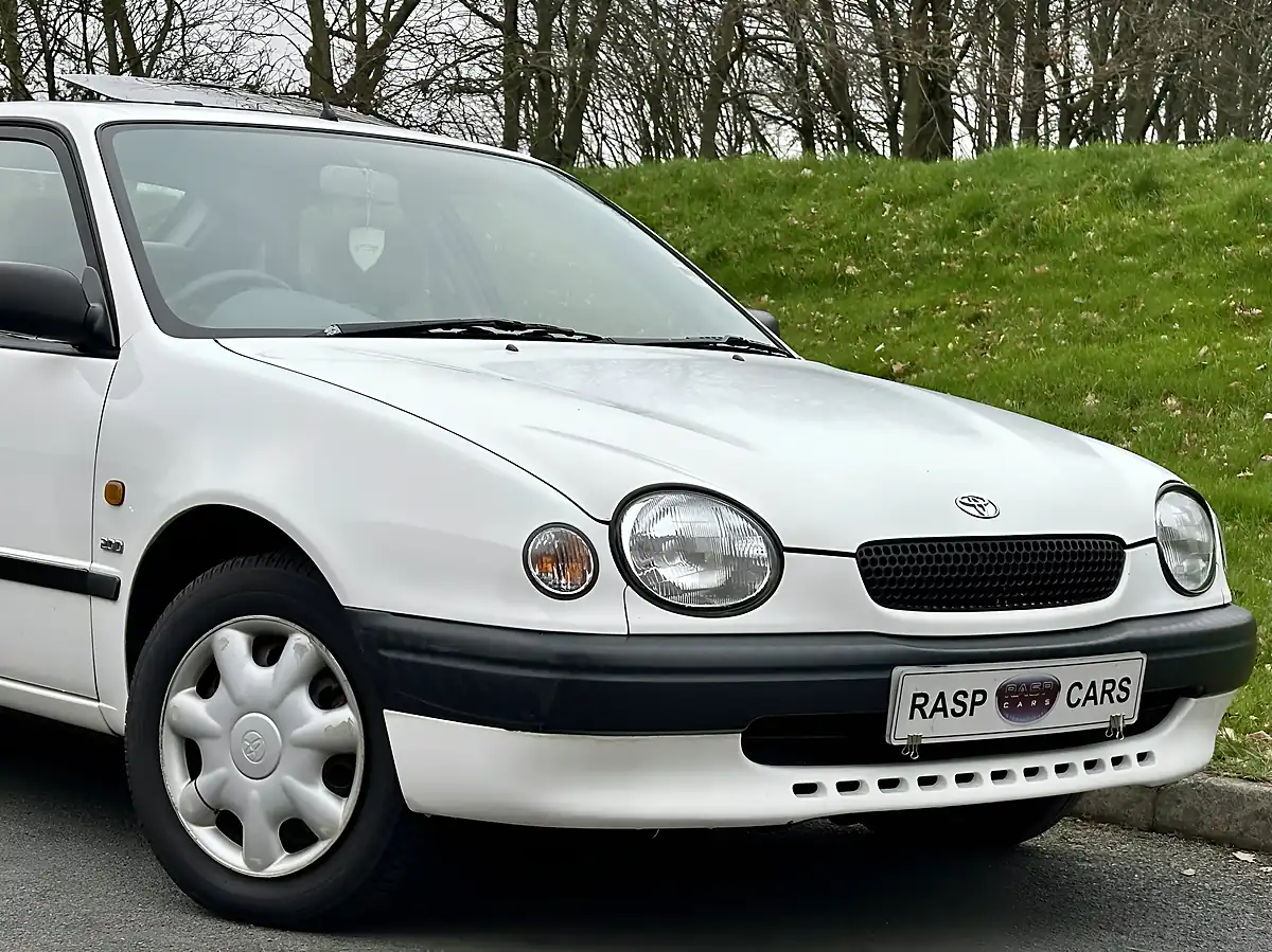Used 1998 Toyota Corolla Sportif White - Interior and Exterior details 3