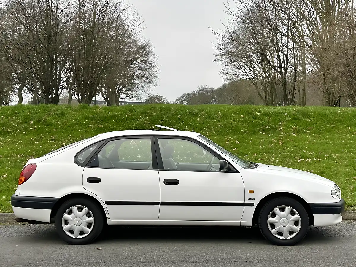 Used 1998 Toyota Corolla Sportif White - Interior and Exterior details 6