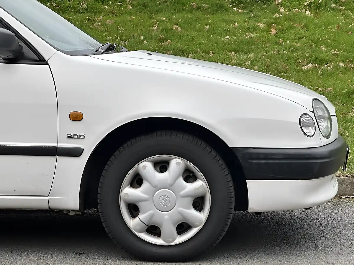 Used 1998 Toyota Corolla Sportif White - Interior and Exterior details 8