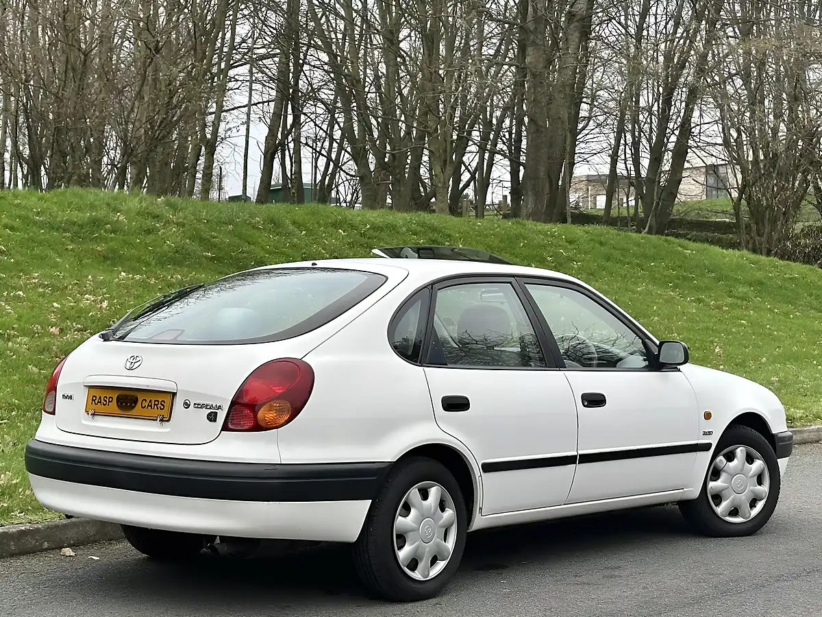 Used 1998 Toyota Corolla Sportif White - Interior and Exterior details 9