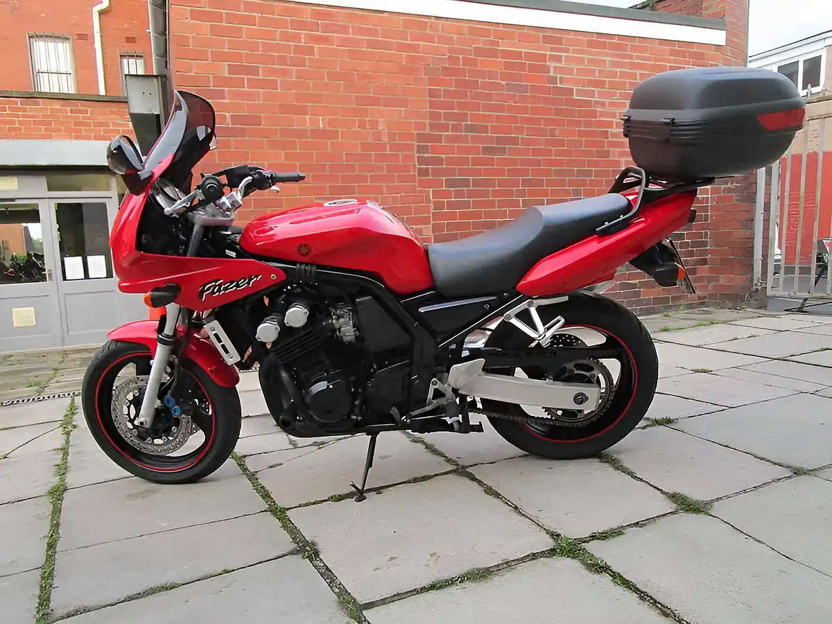 Used 1998 Yamaha FZS600 Fazer Red - Interior and Exterior details 9