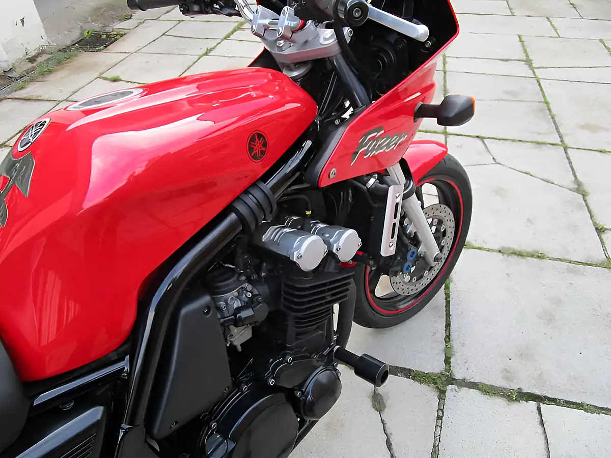 Used 1998 Yamaha FZS600 Fazer Red - Interior and Exterior details 14
