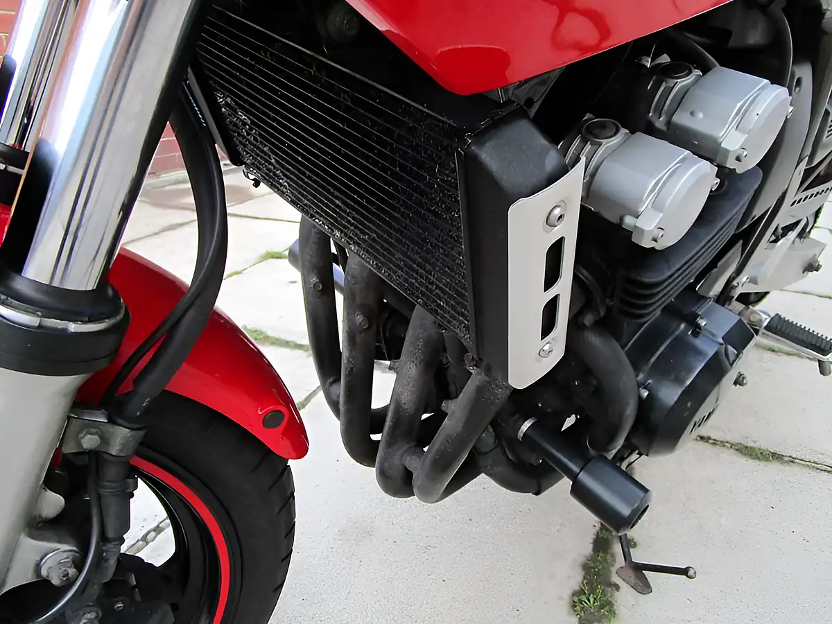 Used 1998 Yamaha FZS600 Fazer Red - Interior and Exterior details 20