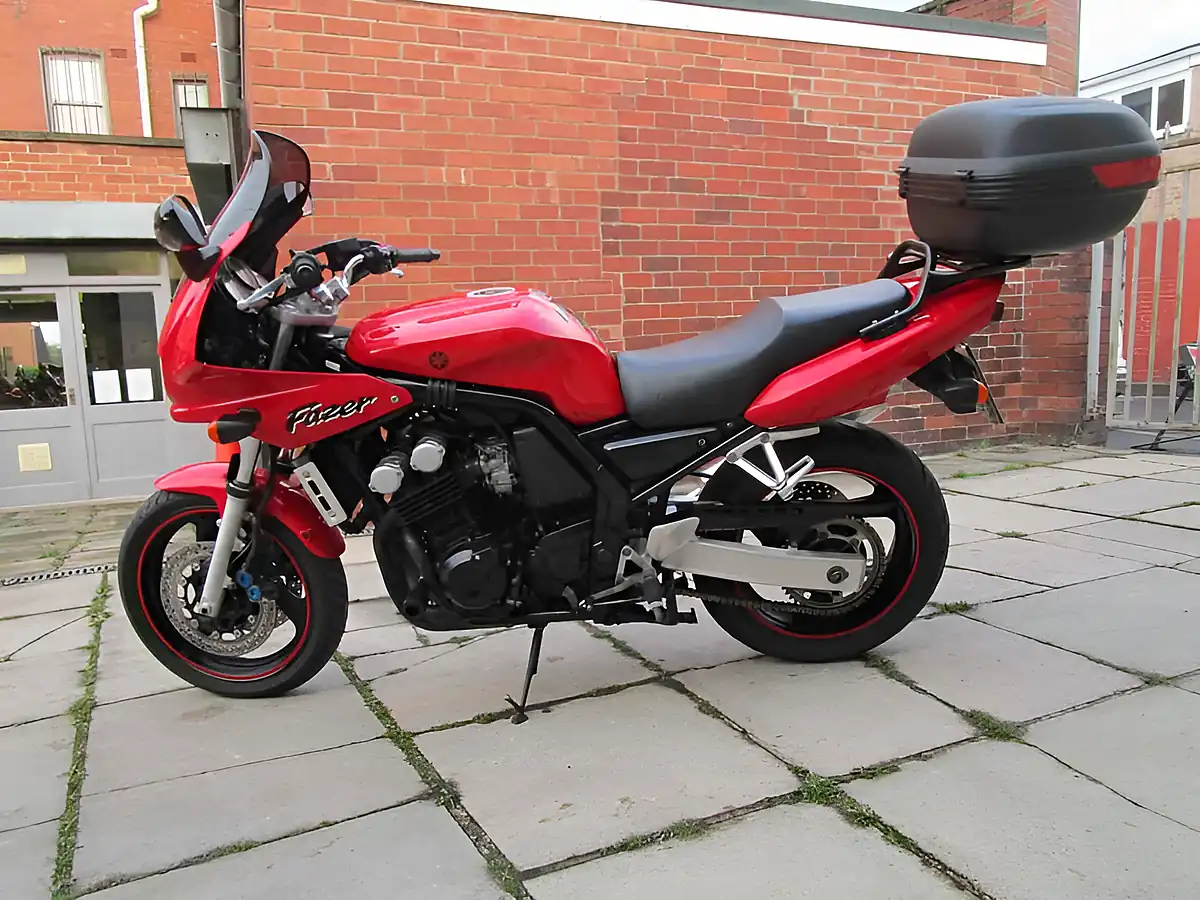 Used 1998 Yamaha FZS600 Fazer Red - Interior and Exterior details 9