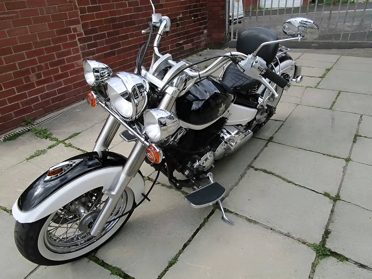 Used 1998 Yamaha XVS650A Dragstar Classi Black/White - Interior and Exterior details 9