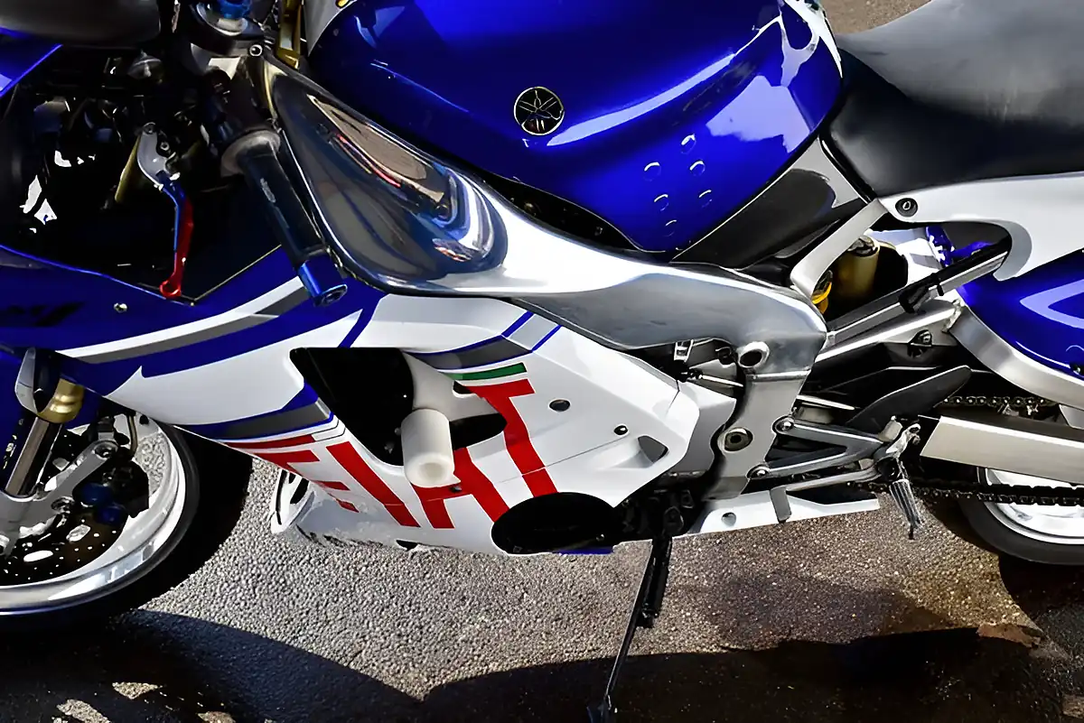 Used 1998 Yamaha Yzf R1 Rossi Replica Blue - Interior and Exterior details 17