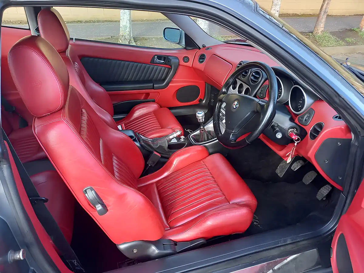 Used 1999 Alfa Romeo Gtv Grey Metallic - Interior and Exterior details 3