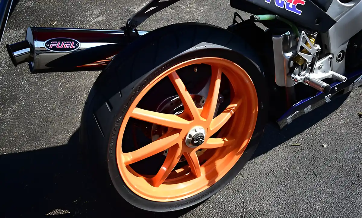 Used 1999 Honda VFR400 NC30 Multicolour - Interior and Exterior details 16