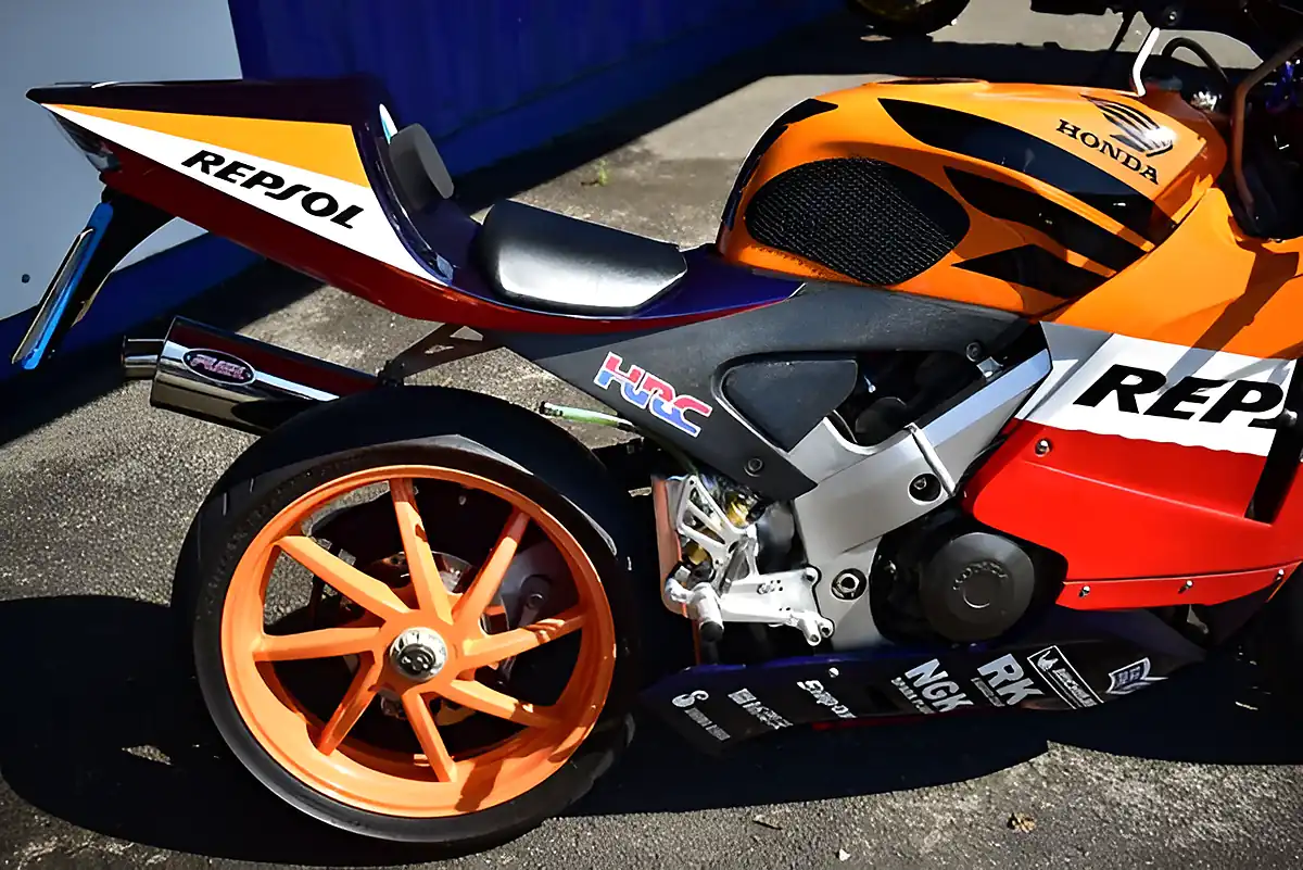 Used 1999 Honda VFR400 NC30 Multicolour - Interior and Exterior details 19