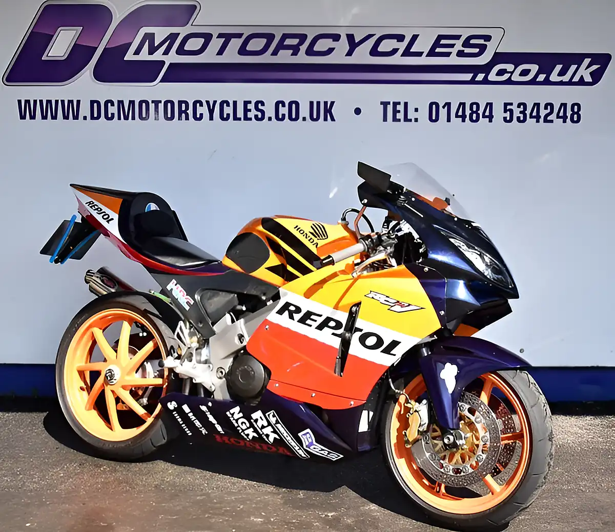 Used 1999 Honda VFR400 NC30 Multicolour - Interior and Exterior details 2