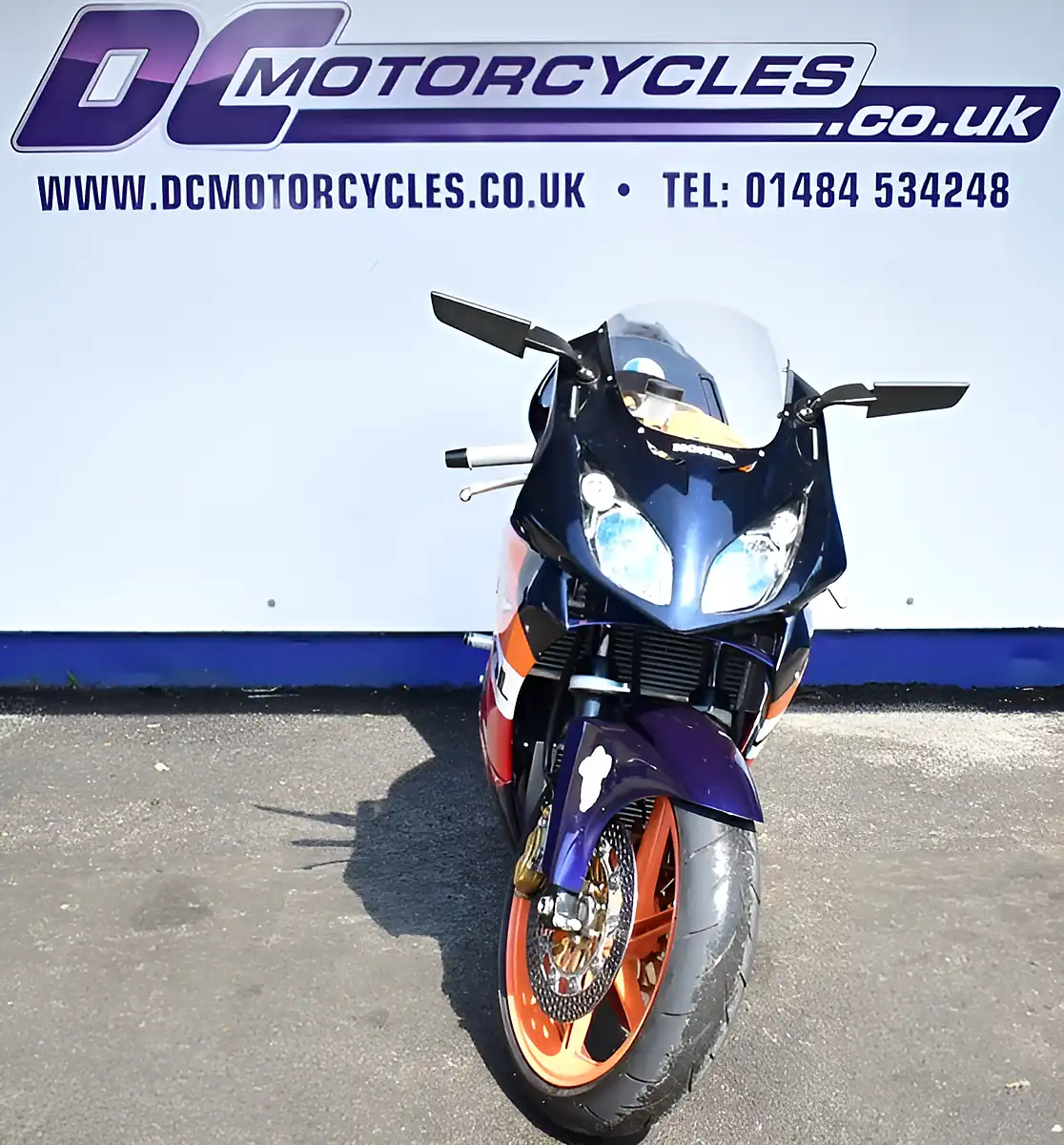 Used 1999 Honda VFR400 NC30 Multicolour - Interior and Exterior details 4