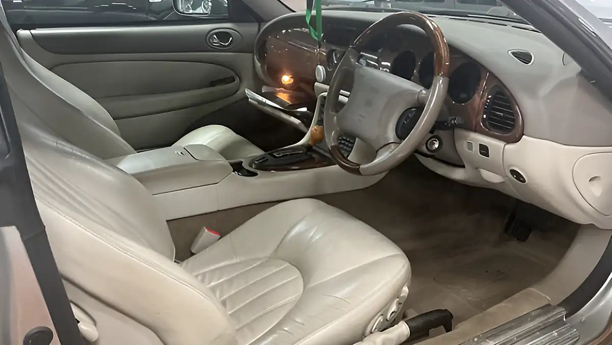 Used 1999 Jaguar Xkr Leather Classic Silver - Interior and Exterior details 5
