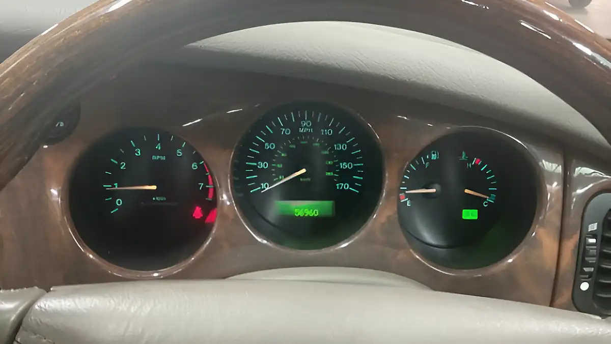 Used 1999 Jaguar Xkr Leather Classic Silver - Interior and Exterior details 9