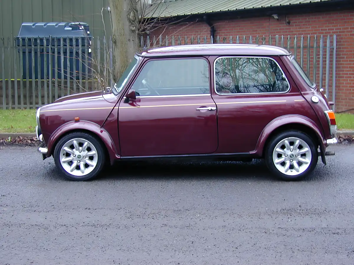 Used 1999 Rover MINI Classic Cooper 40th Anniversary Ltd Ed Mulberry Red - Interior and Exterior details 7