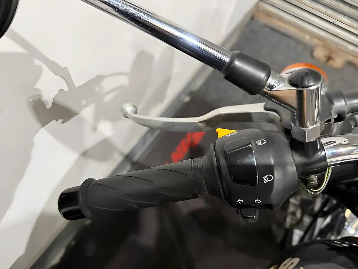 Used 1999 Suzuki Tu 250 - Interior and Exterior details 14
