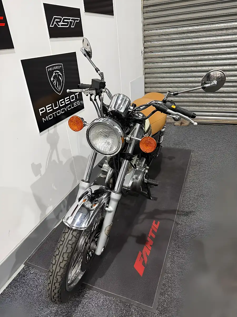 Used 1999 Suzuki Tu 250 - Interior and Exterior details 3