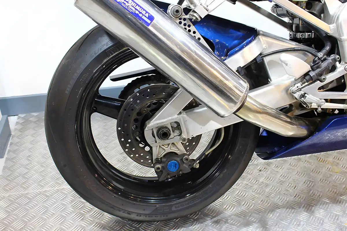 Used 1999 Yamaha R1 Blue - Interior and Exterior details 10
