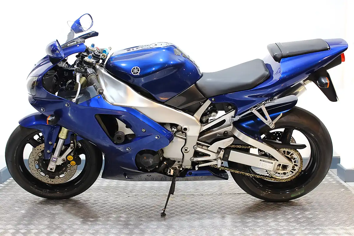 Used 1999 Yamaha R1 Blue - Interior and Exterior details 12